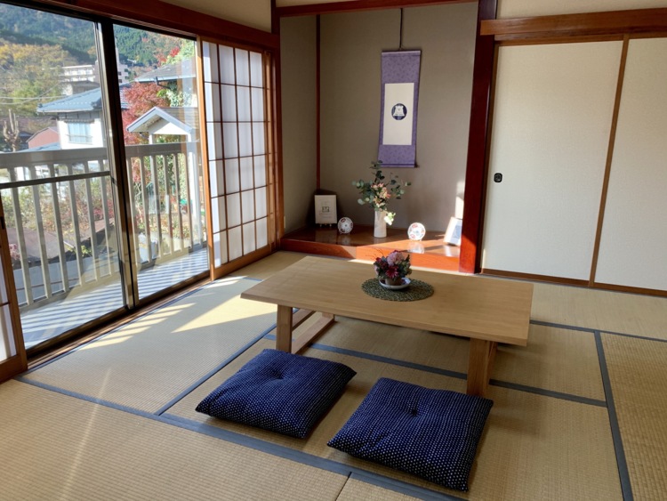 畳の和室と縁側